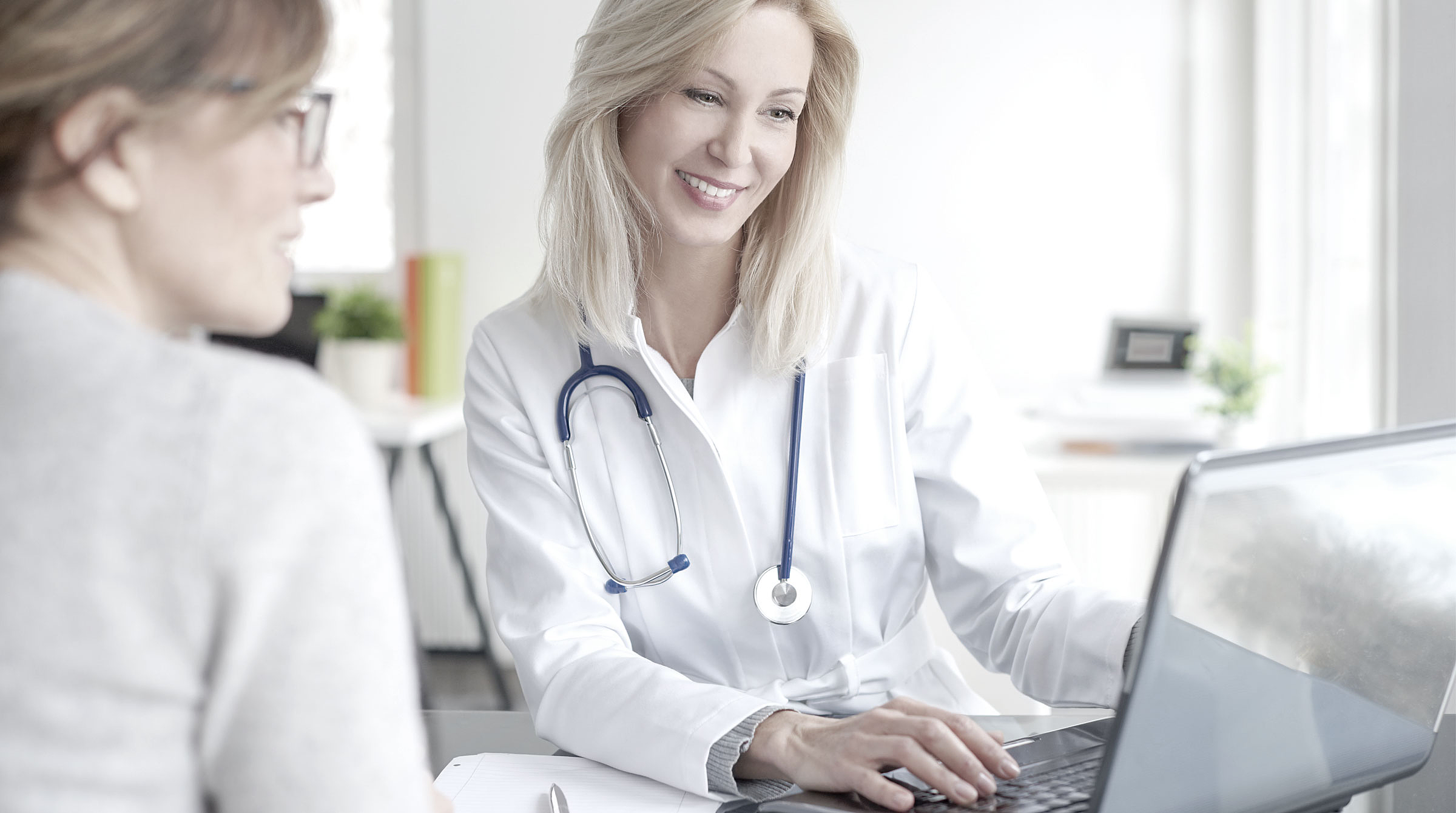 Mediziner können privat versicherten Patienten mehr Leistungen anbieten.