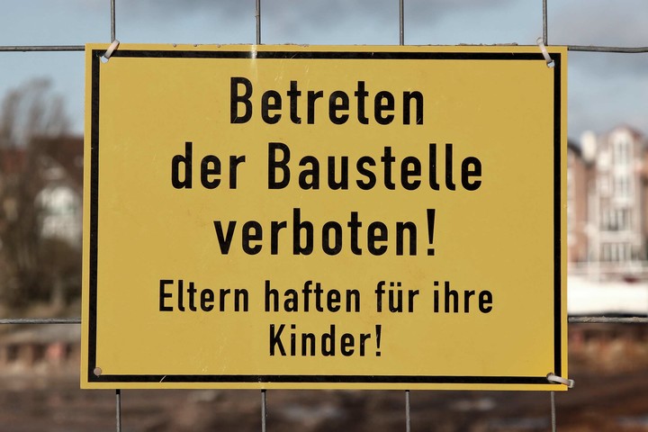 Schild auf einer Baustelle